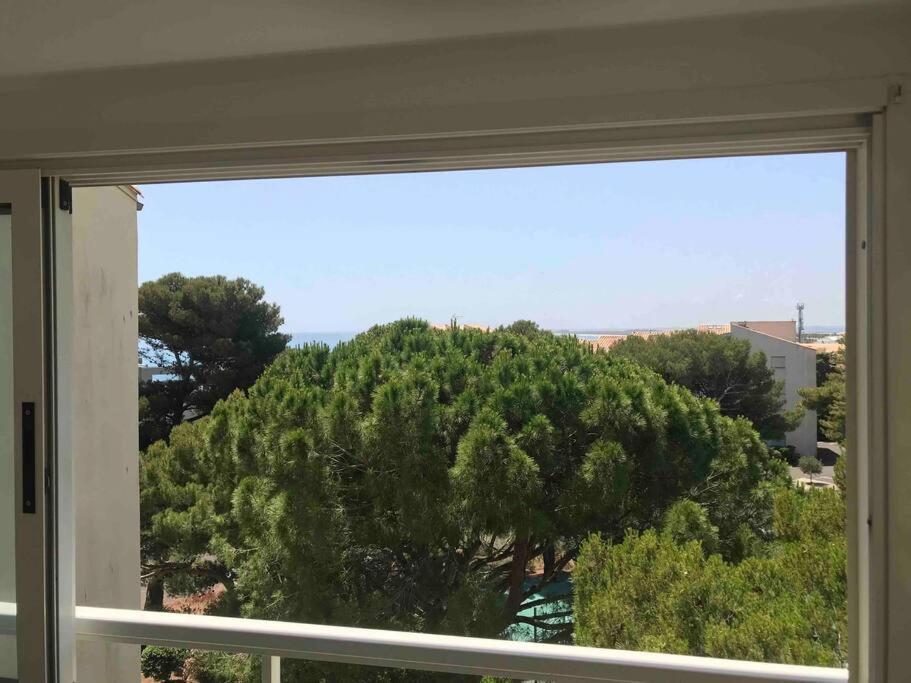 Et Tennis A La Corniche *